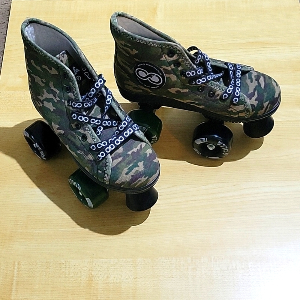 Camo roller skates size 1